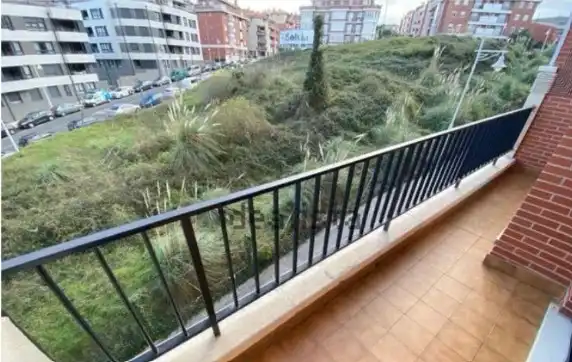 Terraza de Piso de alquiler en Castro-Urdiales con Calefacción, Parquet y Amueblado