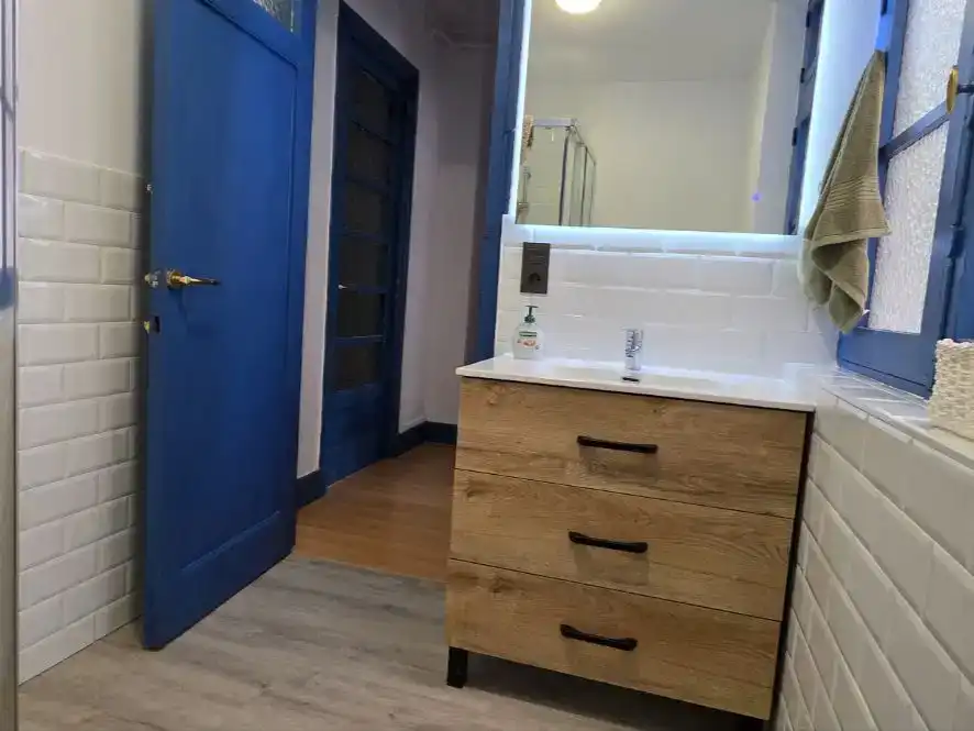 Badezimmer von Wohnung zur Miete in Oviedo 