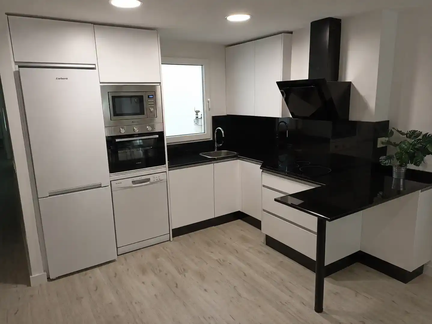 Cocina de Piso de alquiler en El Ejido - Santa Ana
