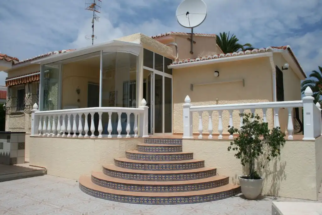 Houses for sale in El Campello  with Air Conditioner