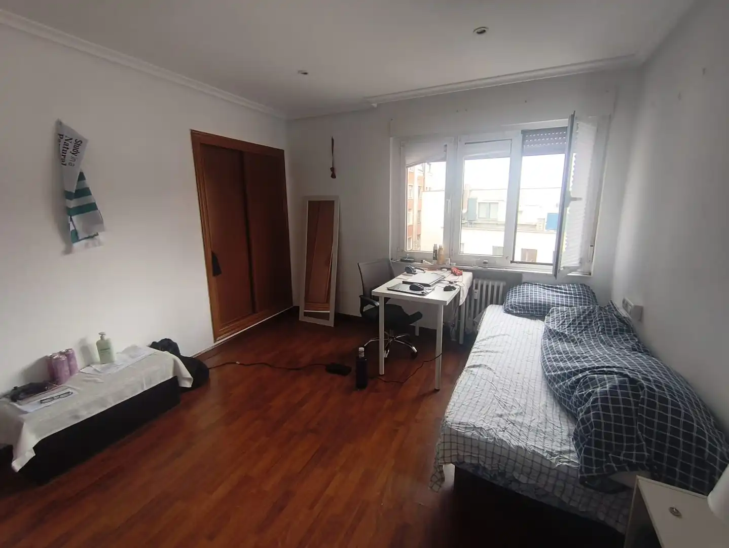 Habitación de Piso en venta en Oviedo  con Calefacción, Parquet y Amueblado