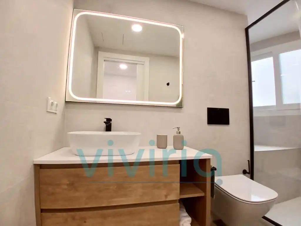 Baño de Piso en venta en Valencia con Aire acondicionado, Jardín privado y Terraza