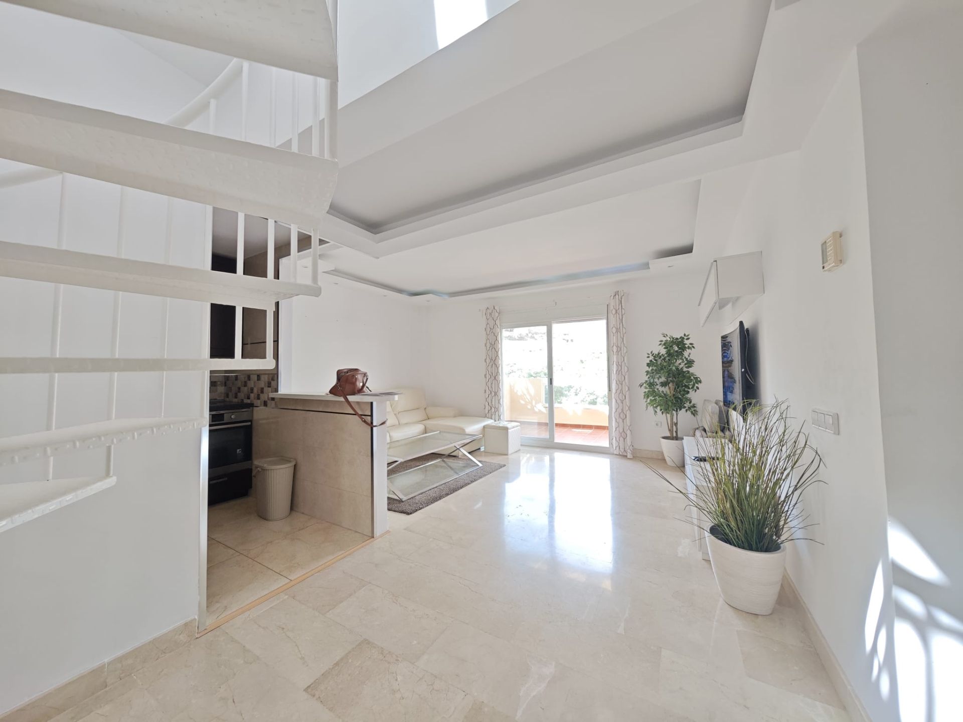 Living room of Attic for sale in Benalmádena  with Air Conditioner, Terrace and Furnished