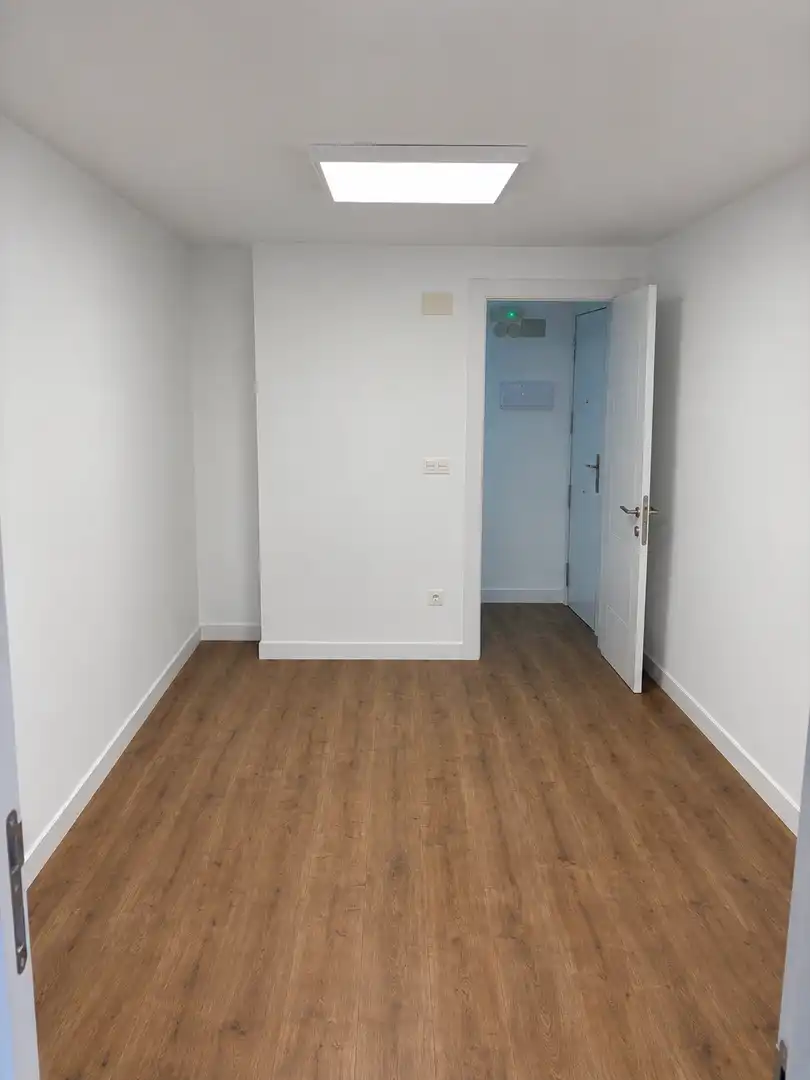 Office for rent in Calle Guzmán el Bueno, Campo de la Juventud