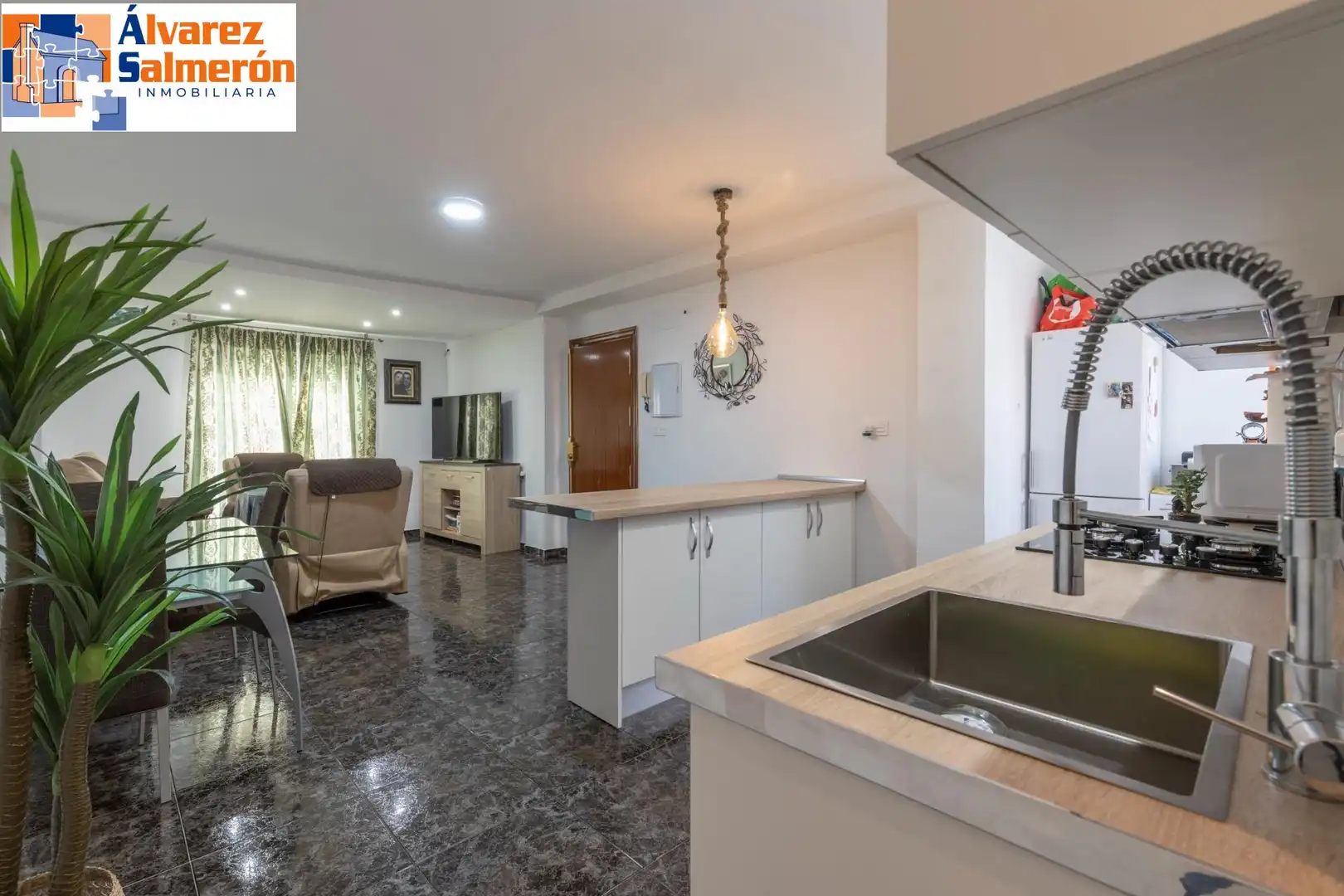 Piso con terraza en venta en Calle de Laureado López Muñoz, imagen 2