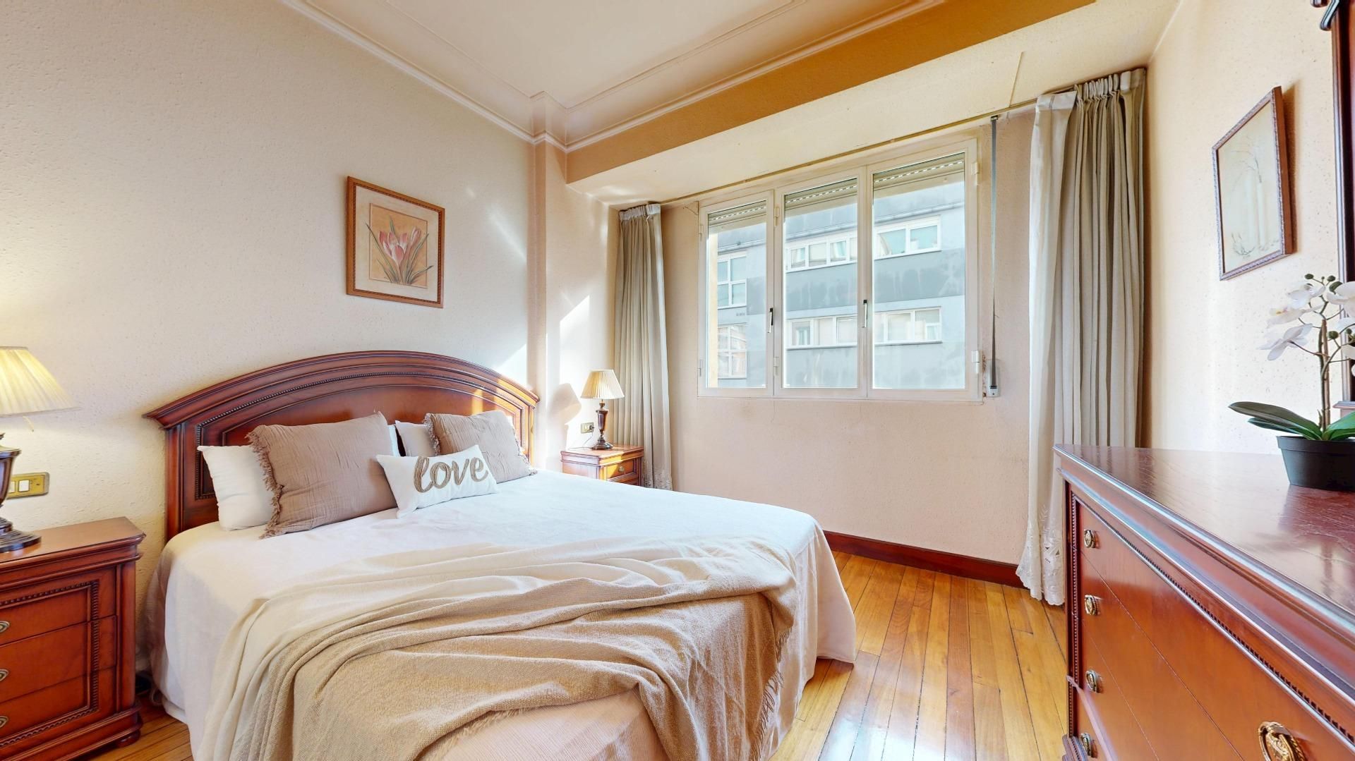 Dormitori de Pis en venda en Bilbao  amb Calefacció i Balcó