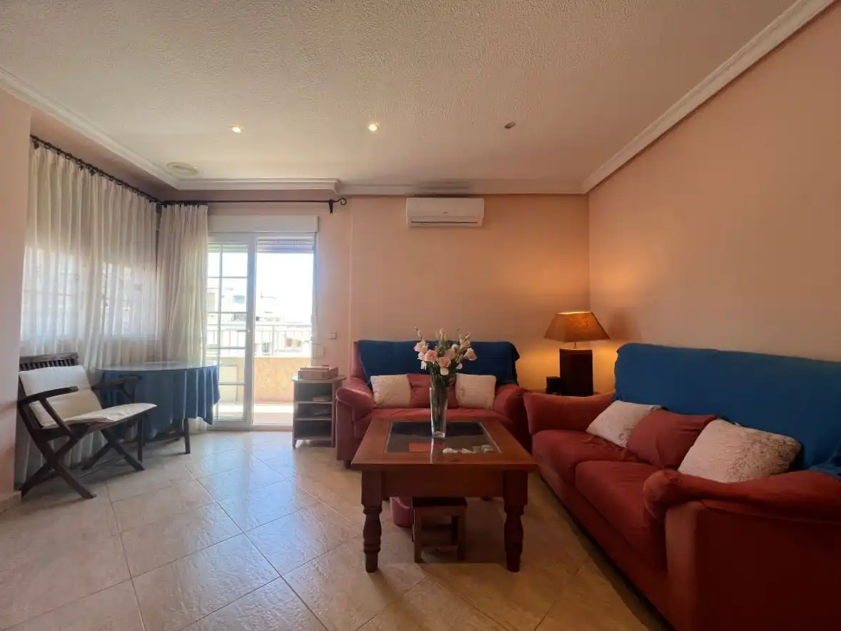 Sala d'estar de Pis en venda en Torrevieja amb Aire condicionat, Calefacció i Moblat