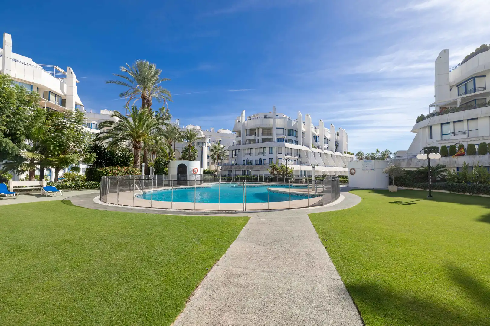 Schwimmbecken von Erdgeschoss zum Verkauf in Marbella mit Klimaanlage, Heizung und Terrasse