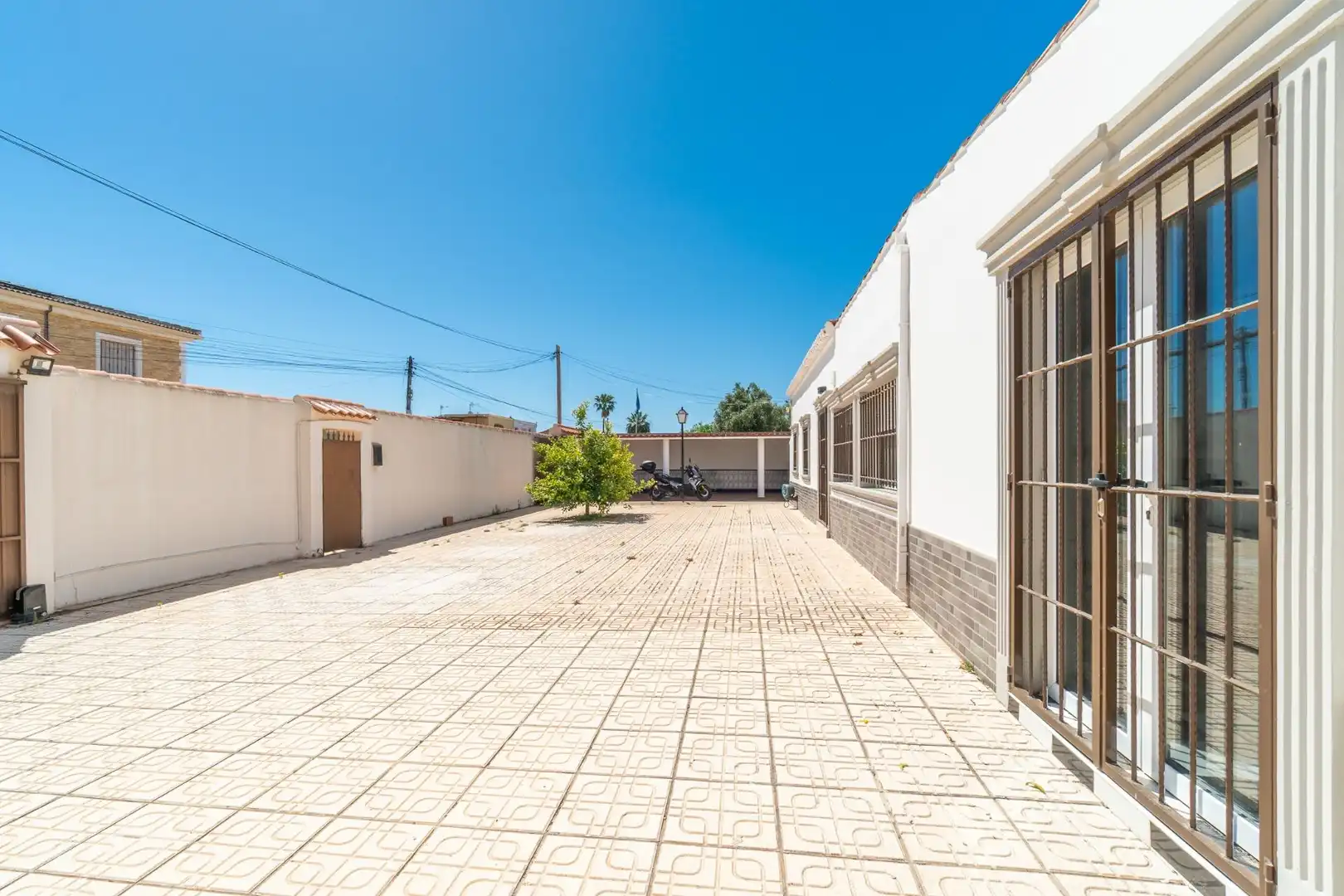Vista exterior de Casa o xalet en venda en Torrevieja amb Aire condicionat, Calefacció i Jardí privat