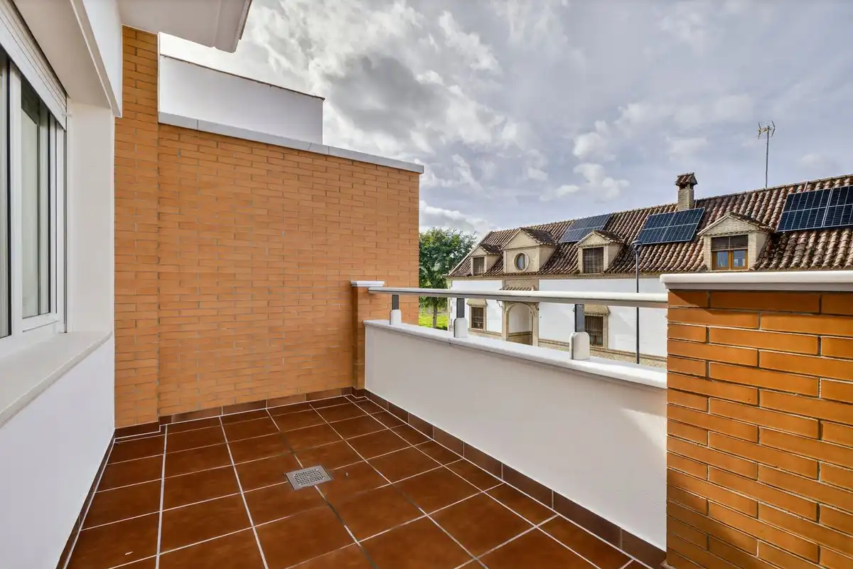 Terrassa de Casa adosada en venda en Santiponce amb Aire condicionat, Calefacció i Jardí privat