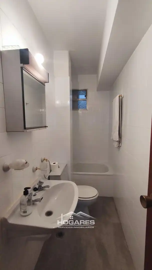 Baño de Piso en venta en Vigo  con Parquet, Trastero y Balcón