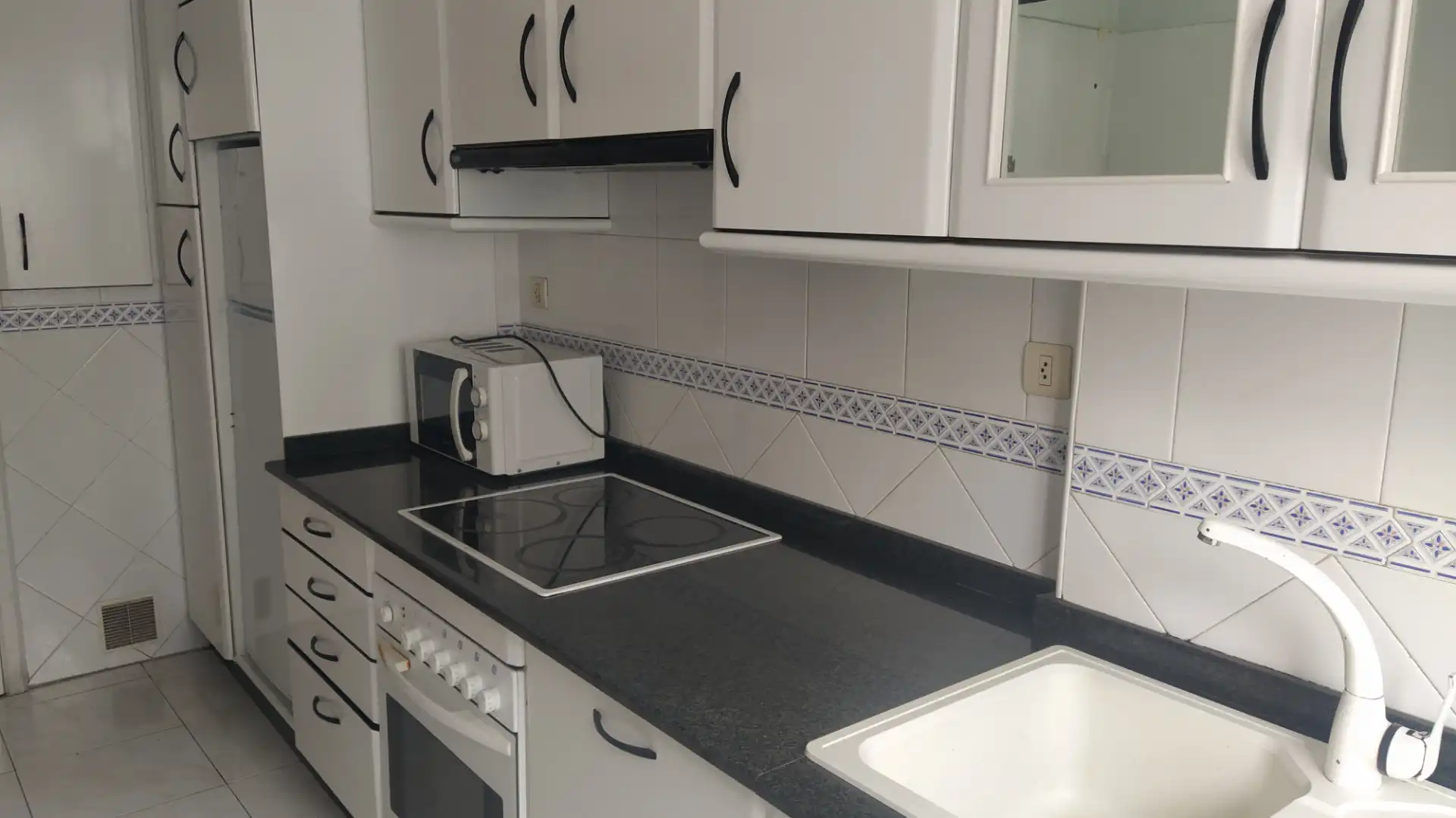 Kitchen of Flat for rent in A Coruña Capital   with Furnished, Oven and Washing machine