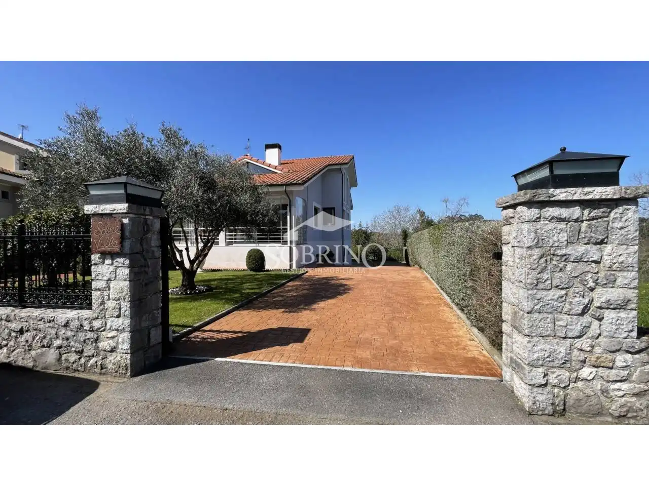 Vista exterior de Casa o xalet en venda en Llanes amb Calefacció, Jardí privat i Terrassa