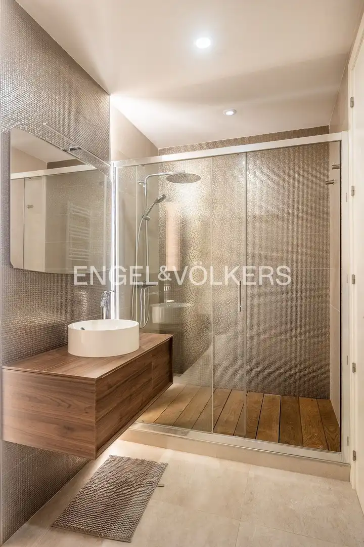 Baño de Piso en venta en Sevilla con Aire acondicionado y Calefacción