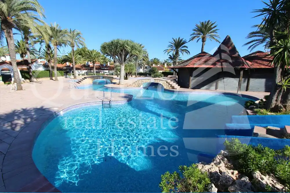 Piscina de Apartamento en venta en Dénia con Calefacción, Jardín privado y Amueblado