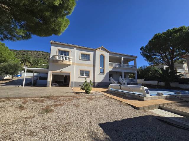 Casa-chalet en Venta en Pau