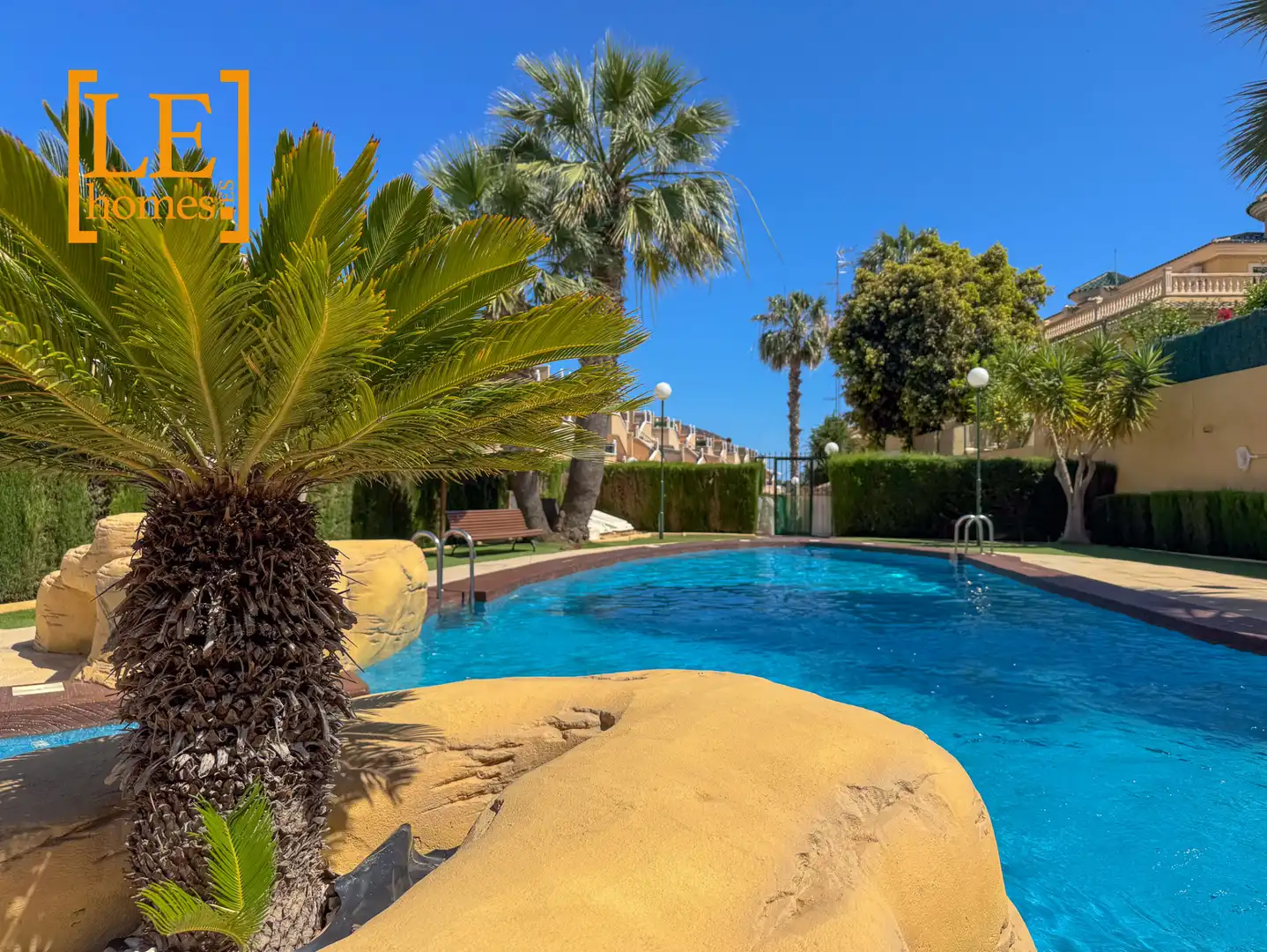 Piscina de Apartament en venda en Orihuela amb Aire condicionat, Moblat i Forn
