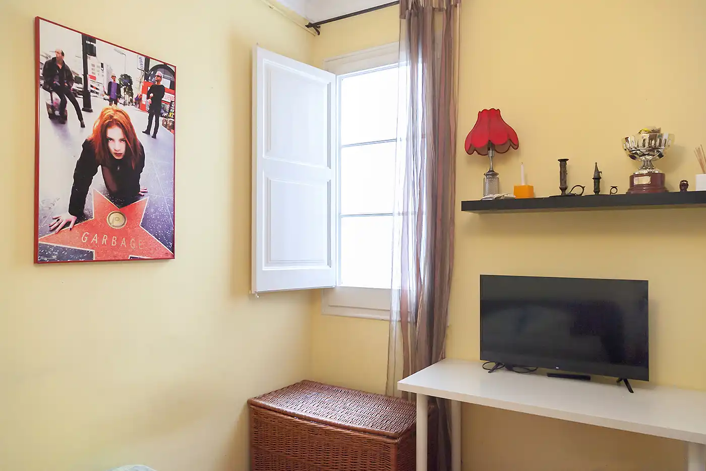 Habitación de Piso en venta en Barcelona con Balcón