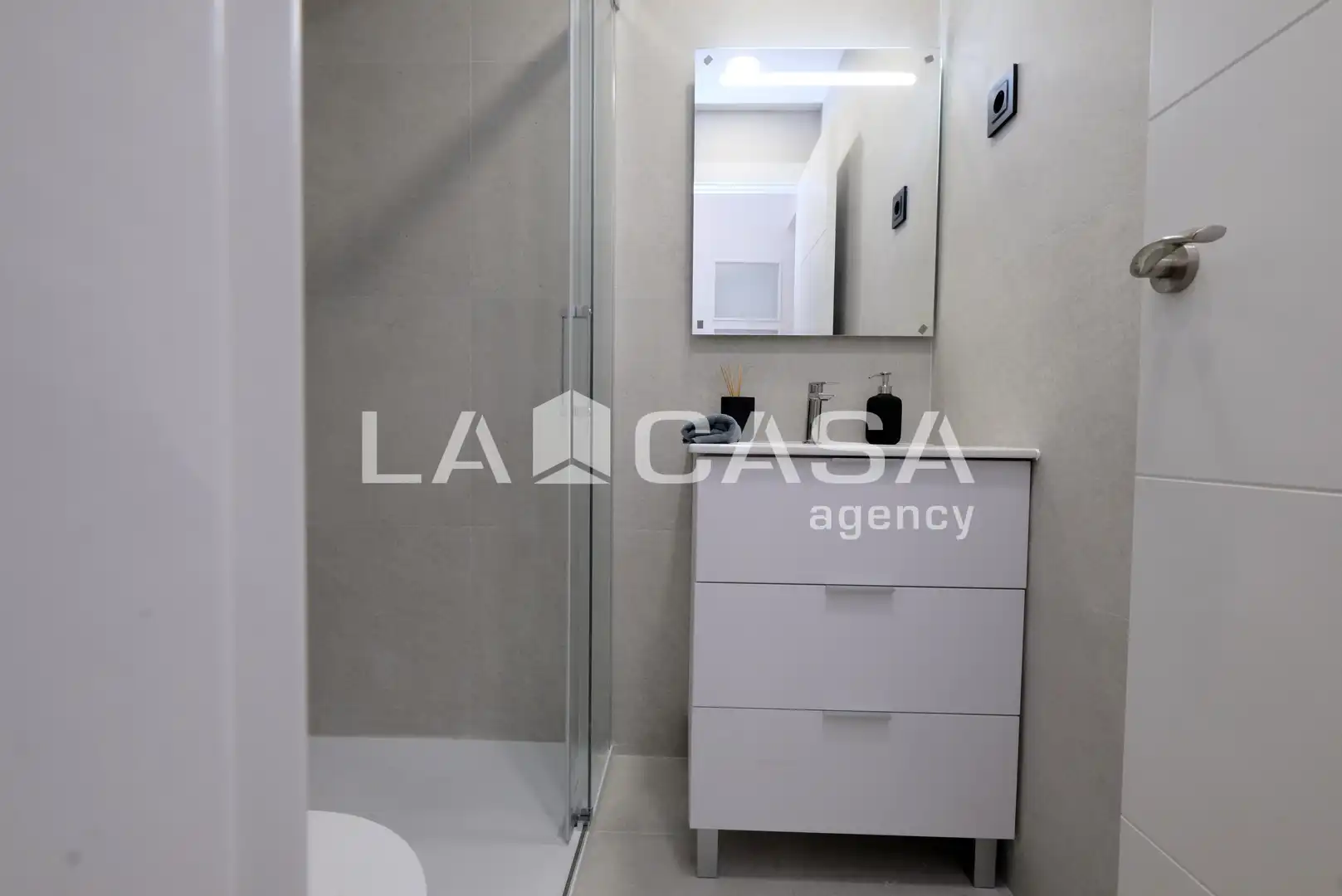 Bathroom of Flat for sale in Barcelona  with Balcony