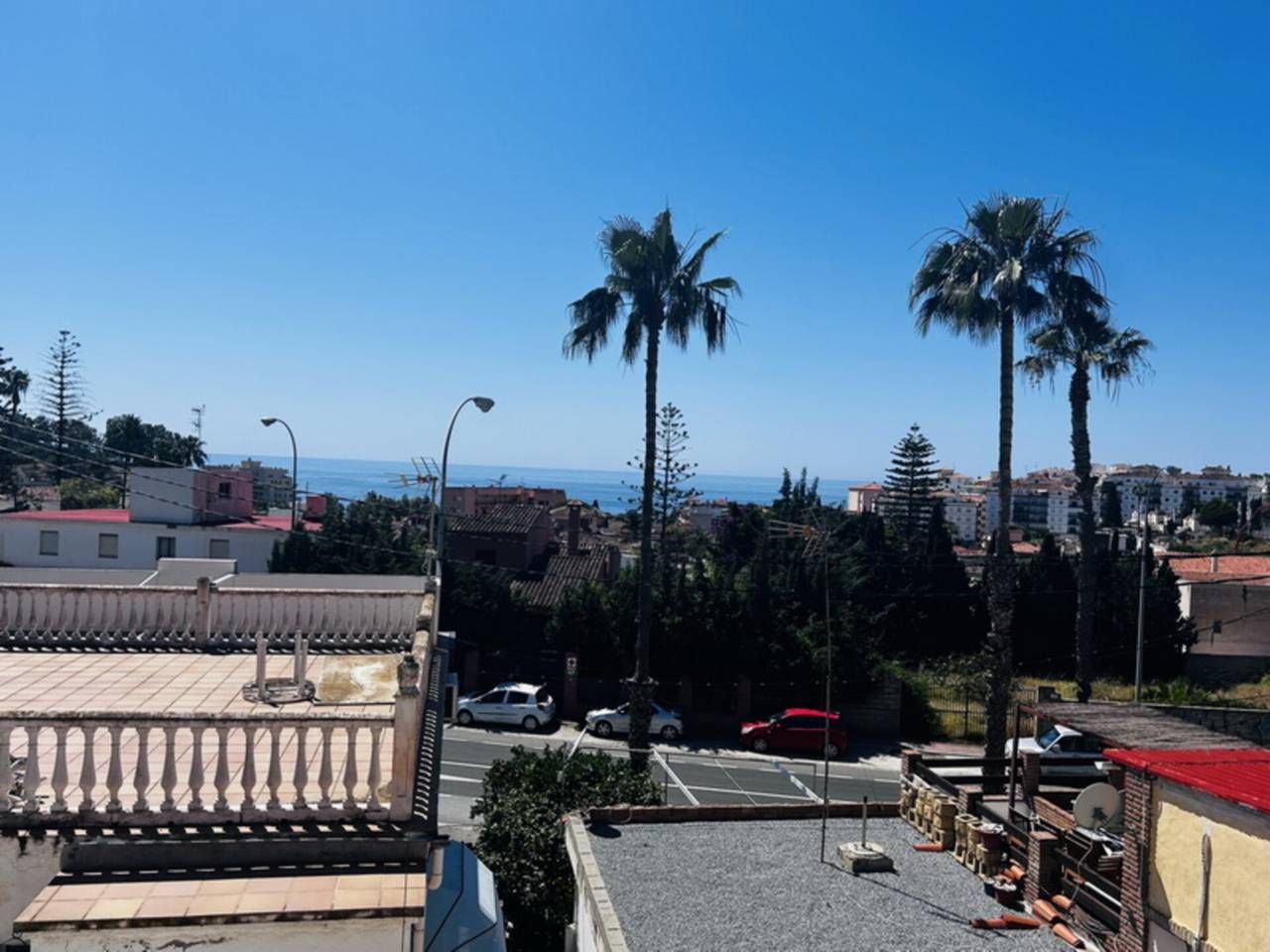 Vista exterior de Casa adosada en venda en Almuñécar amb Aire condicionat, Terrassa i Piscina comunitària