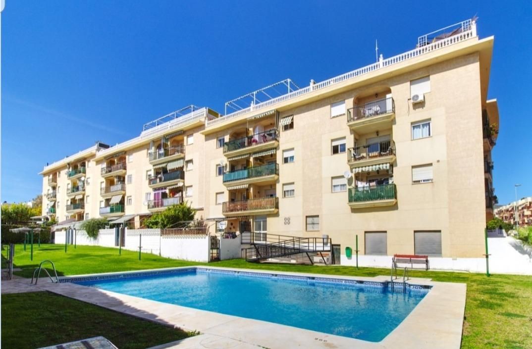 Vista exterior de Planta baixa de lloguer en Rincón de la Victoria amb Aire condicionat, Terrassa i Piscina comunitària