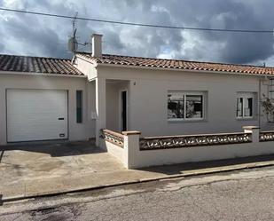 Vista exterior de Casa o xalet en venda en Besalú amb Calefacció, Jardí privat i Terrassa