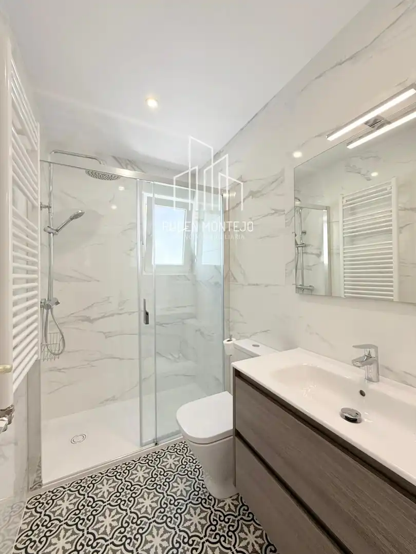 Bathroom of Flat for rent in Salamanca  with Heating, Storage room and Furnished