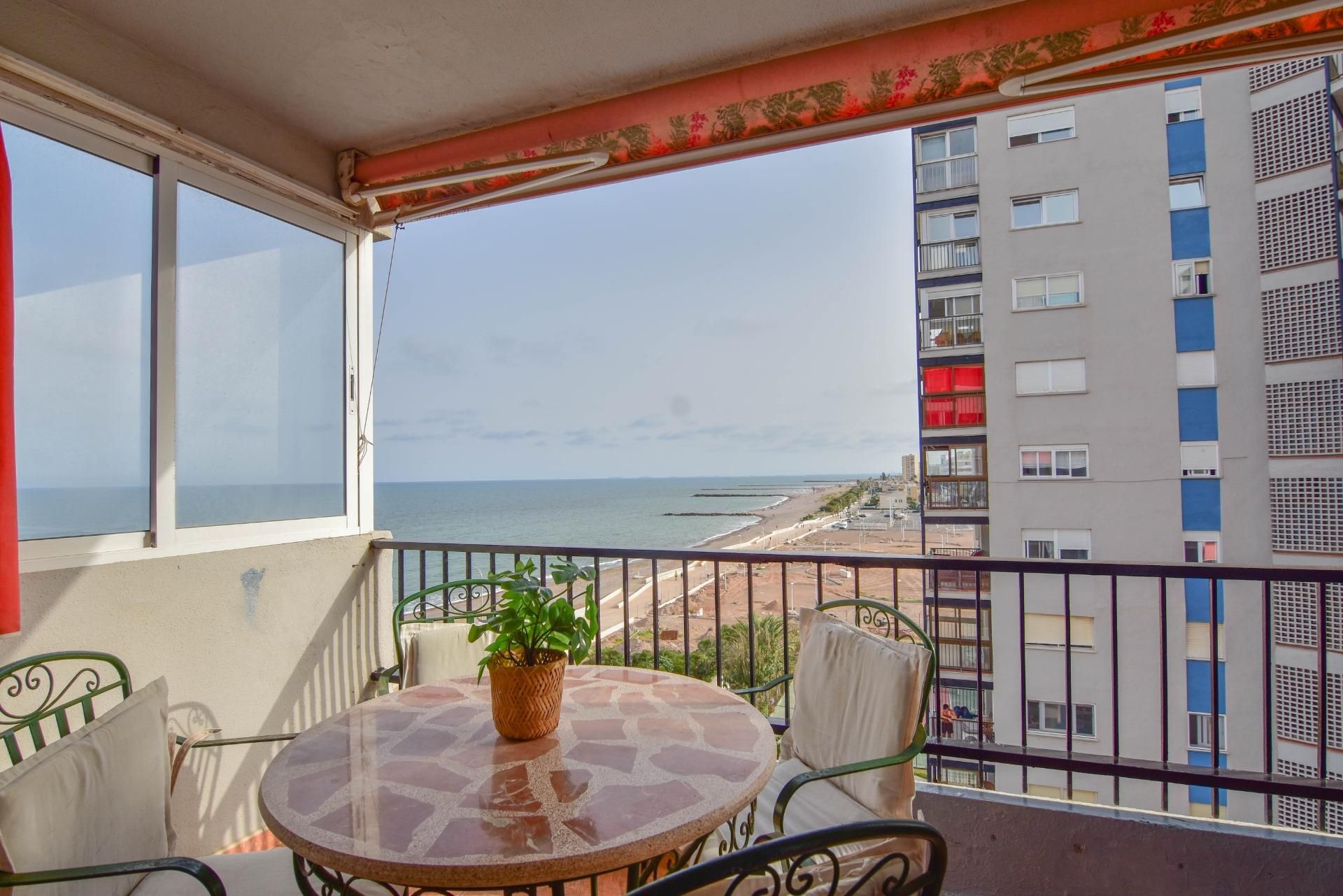 Habitación de Apartamento de alquiler en El Puig de Santa Maria con Jardín privado, Terraza y Balcón