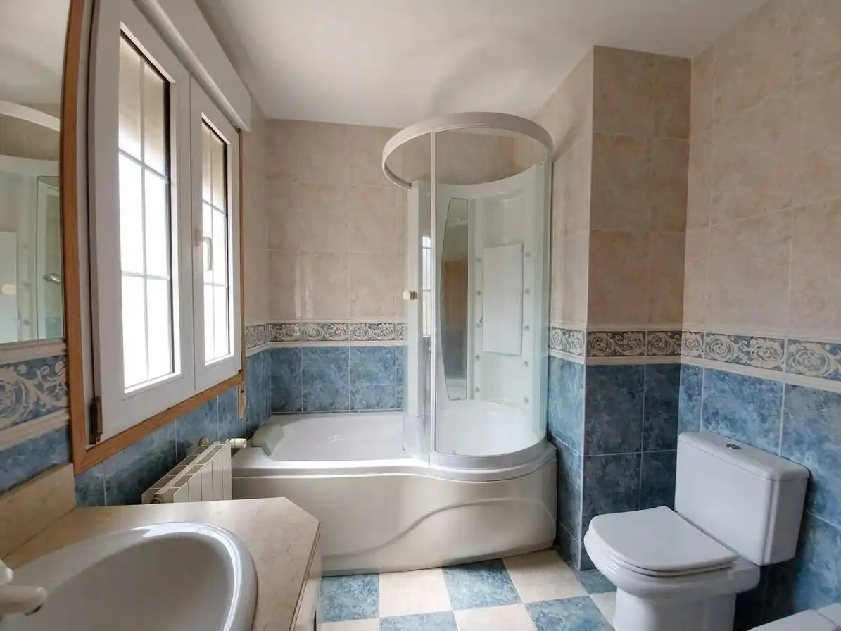 Baño de Casa o chalet en venta en Pozuelo de Alarcón con Aire acondicionado, Calefacción y Jardín privado
