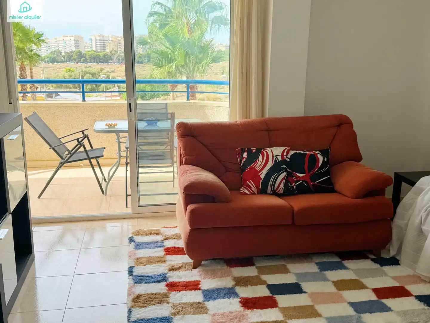 Sala de estar de Apartamento de alquiler en El Campello con Aire acondicionado, Jardín privado y Terraza