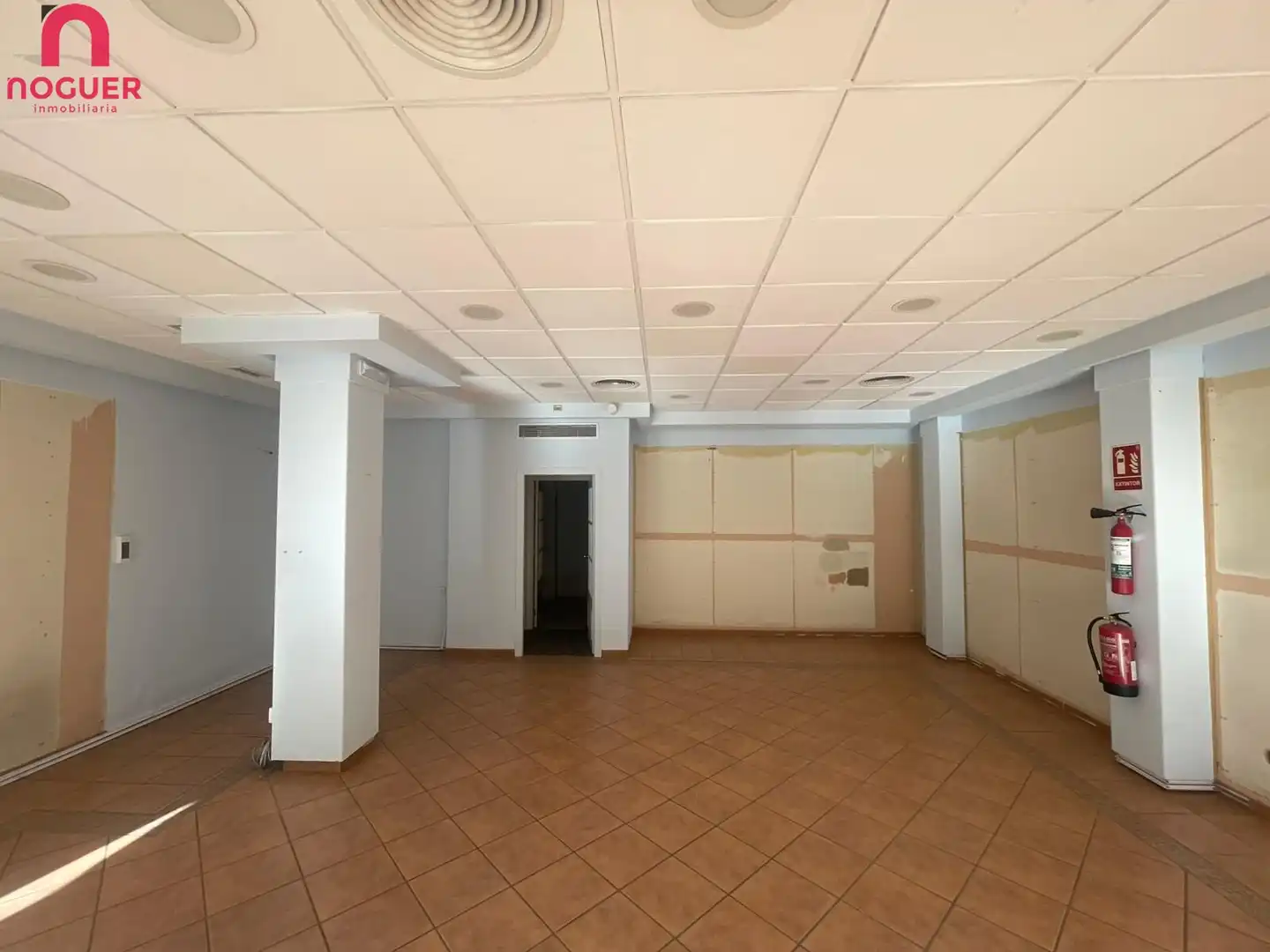 Local comercial de lloguer a Levante, imagen 2