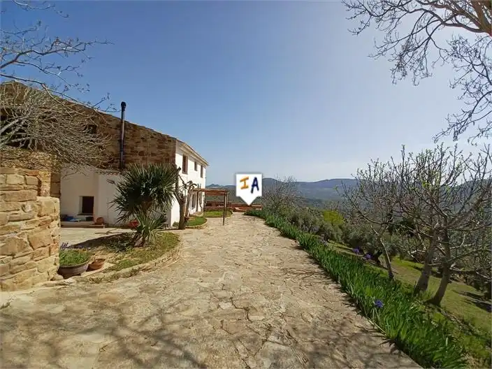 Finca rústica en venda a Huelma
