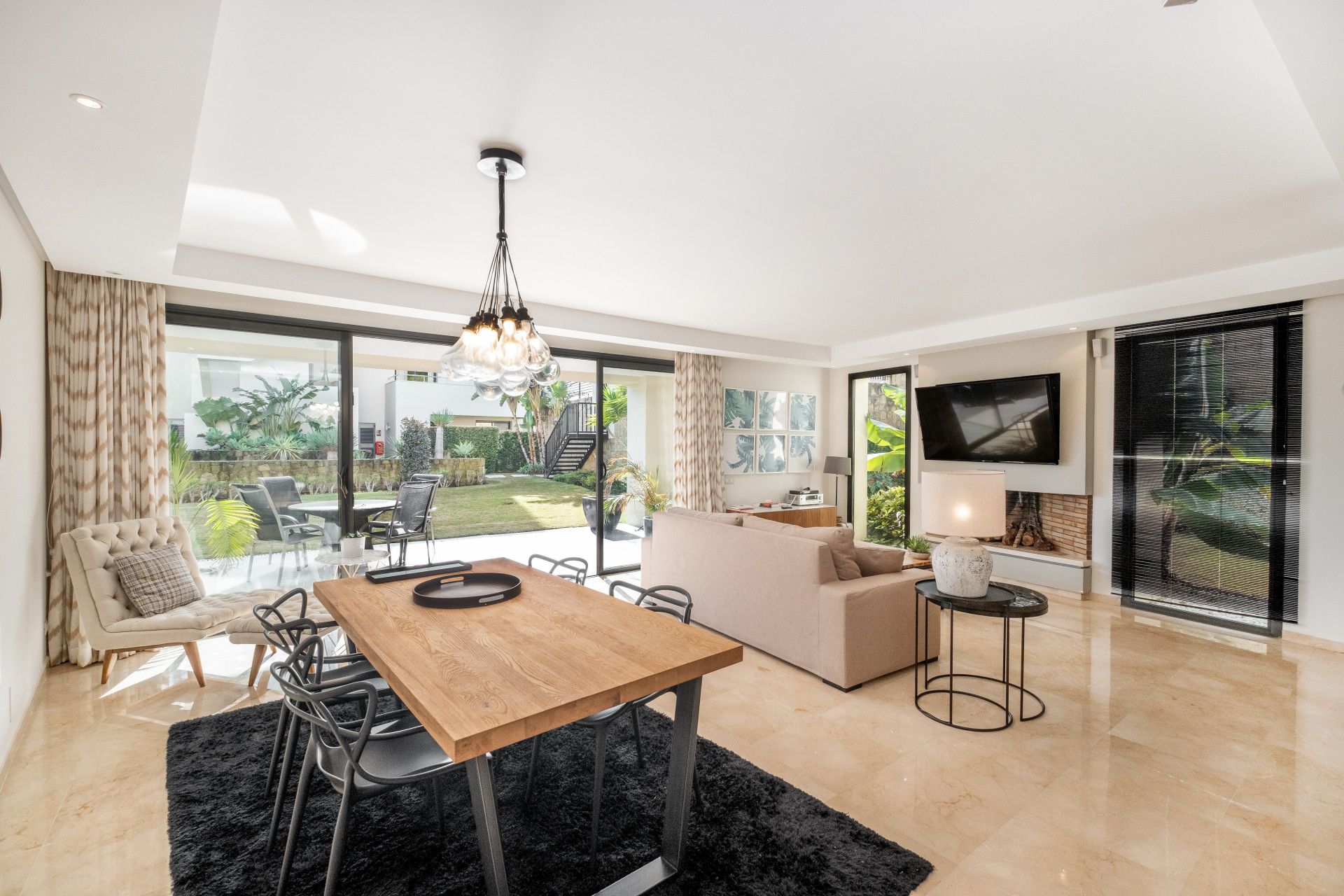 Menjador de Apartament en venda en Marbella amb Aire condicionat, Jardí privat i Terrassa