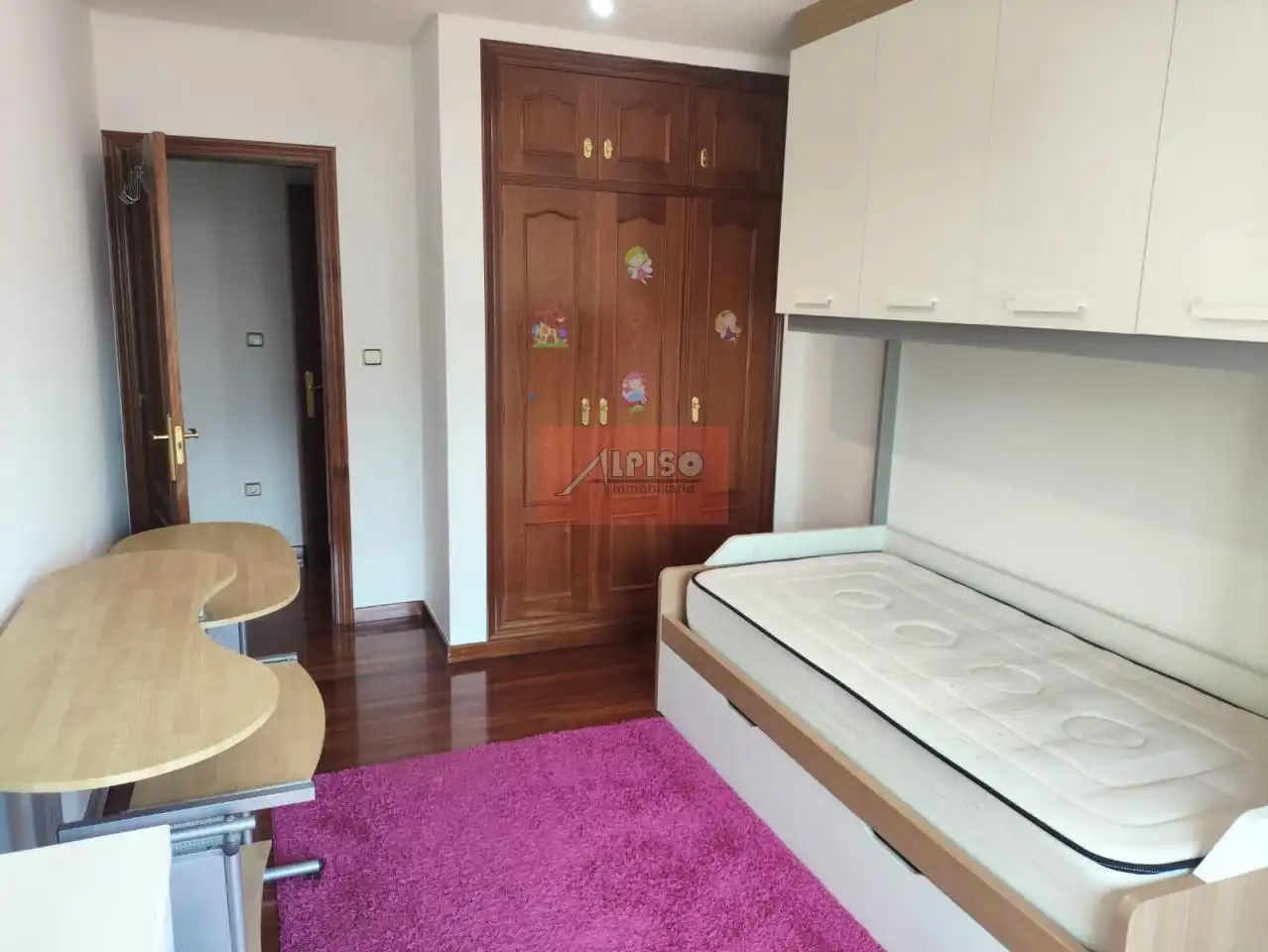 Habitación de Piso de alquiler en Ourense Capital  con Calefacción, Parquet y Amueblado