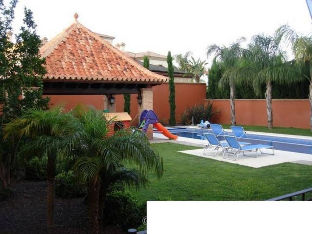 Piscina de Casa o xalet en venda en Bormujos amb Aire condicionat, Jardí privat i Terrassa