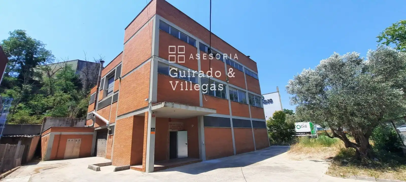 Vista exterior de Nau industrial en venda en Granollers