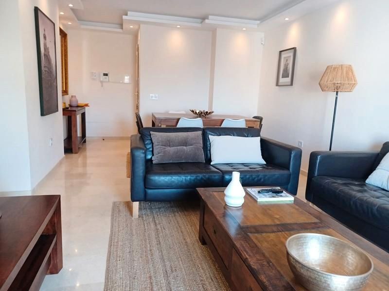 Sala d'estar de Pis de lloguer en Estepona amb Aire condicionat, Calefacció i Terrassa