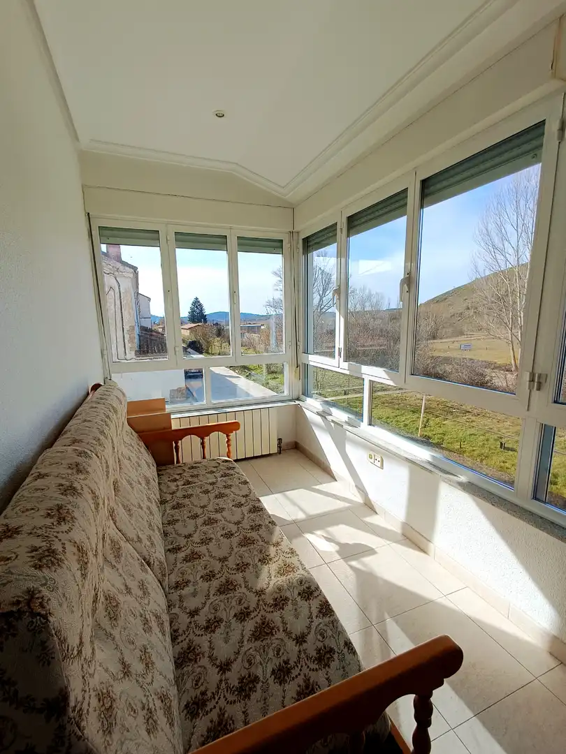 Dormitori de Casa o xalet en venda en Barruelo de Santullán amb Calefacció, Parquet i Terrassa