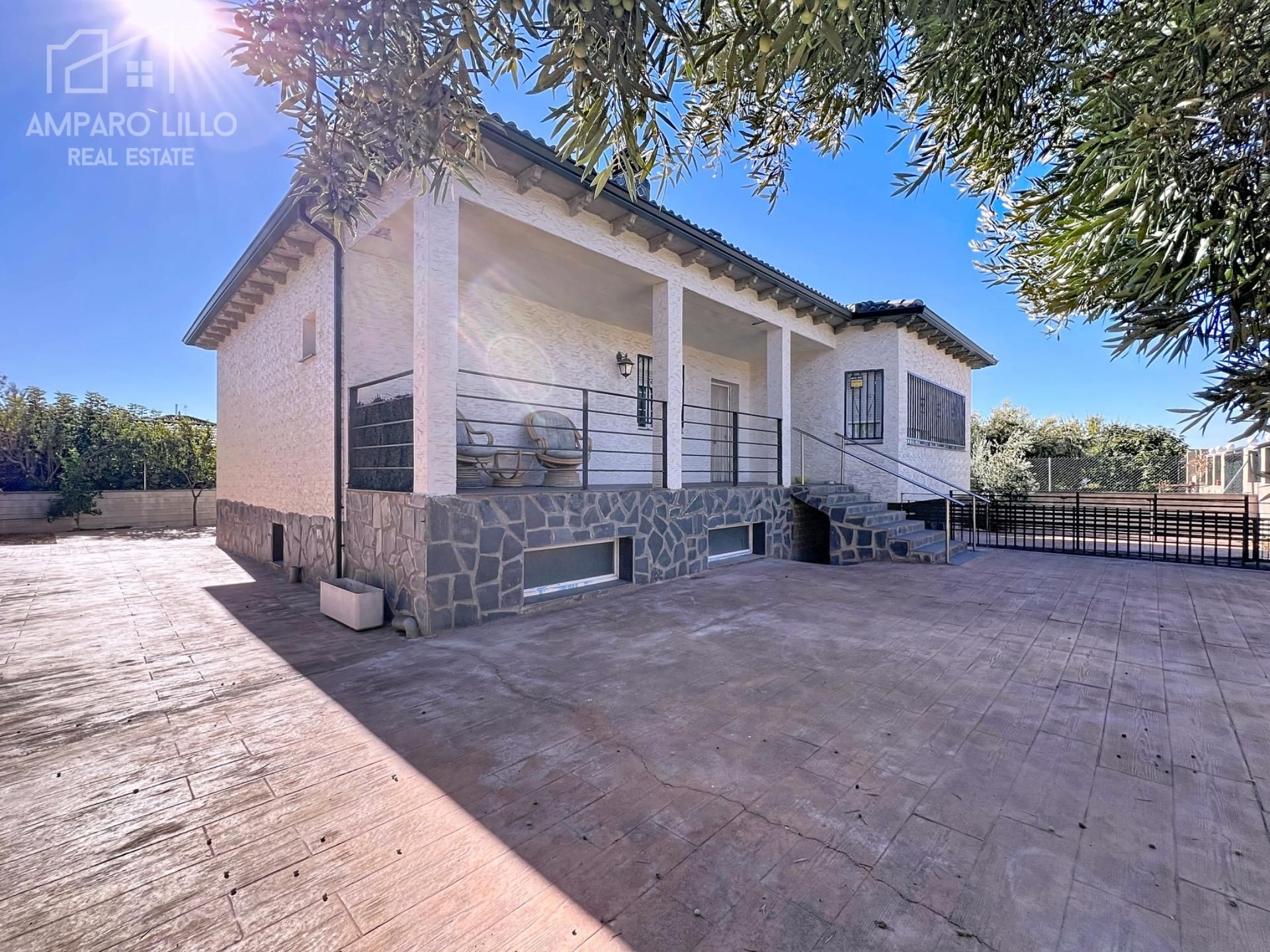 Vista exterior de Casa o xalet de lloguer en Mejorada del Campo amb Calefacció, Jardí privat i Traster