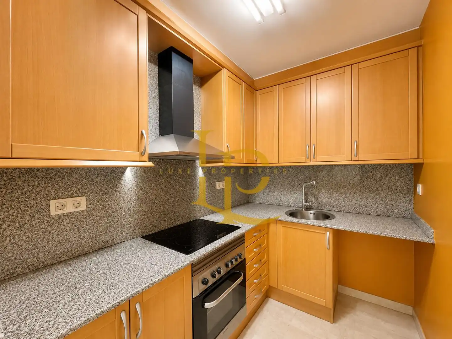 Duplex with terrace for sale in Carrer de la Mare de Déu de Lourdes, imagen 13