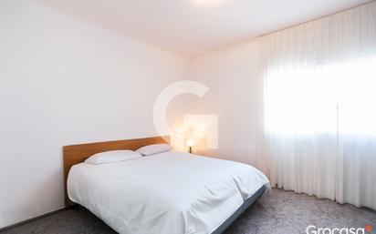 Bedroom of Flat for sale in Santa Coloma de Gramenet  with Air Conditioner and Balcony