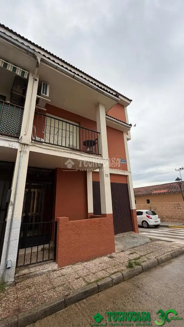 Vista exterior de Casa adosada en venta en Candeleda con Aire acondicionado, Terraza y Balcón