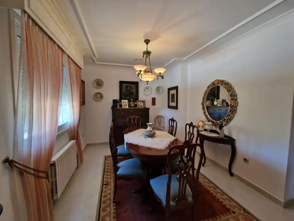 Comedor de Casa o chalet en venta en Ourense Capital  con Calefacción, Jardín privado y Parquet