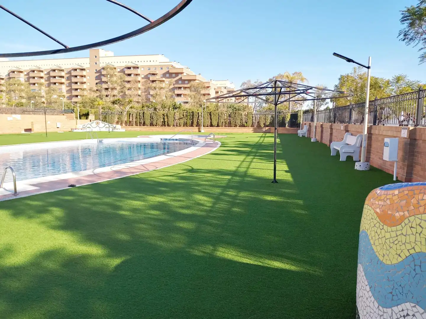 Schwimmbecken von Wohnungen zum Verkauf in Oropesa del Mar / Orpesa mit Klimaanlage, Terrasse und Abstellraum
