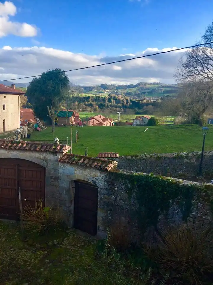 Vista exterior de Casa o xalet en venda en Reocín amb Calefacció, Parquet i Terrassa
