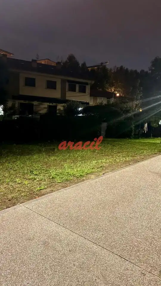 Casa adosada en venda en Ourense Capital  amb Calefacció, Jardí privat i Parquet