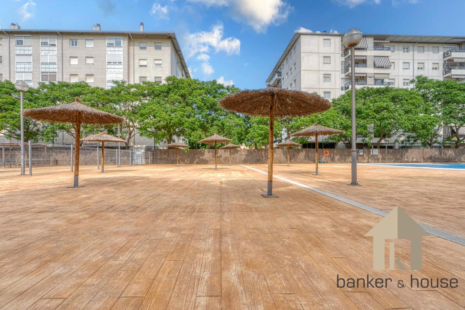 Vista exterior de Pis en venda en Cerdanyola del Vallès amb Aire condicionat, Calefacció i Parquet