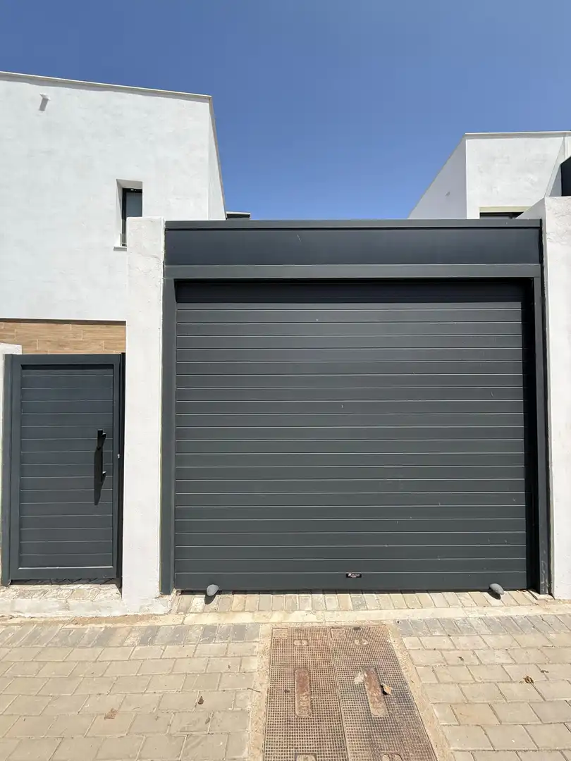 Vista exterior de Casa adosada de alquiler en Estepona con Aire acondicionado, Calefacción y Jardín privado