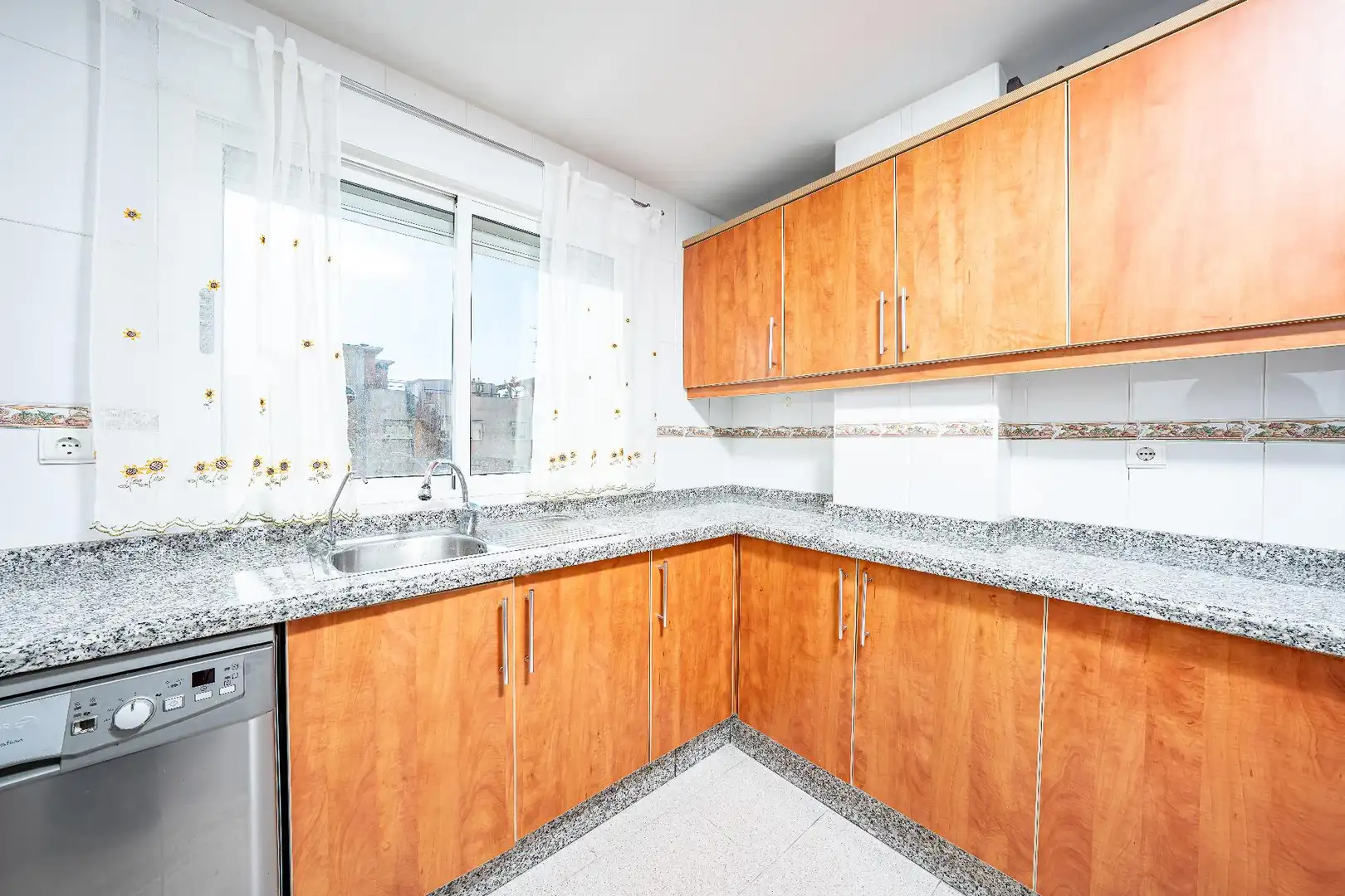 Cocina de Ático en venta en Alicante / Alacant con Calefacción, Jardín privado y Terraza