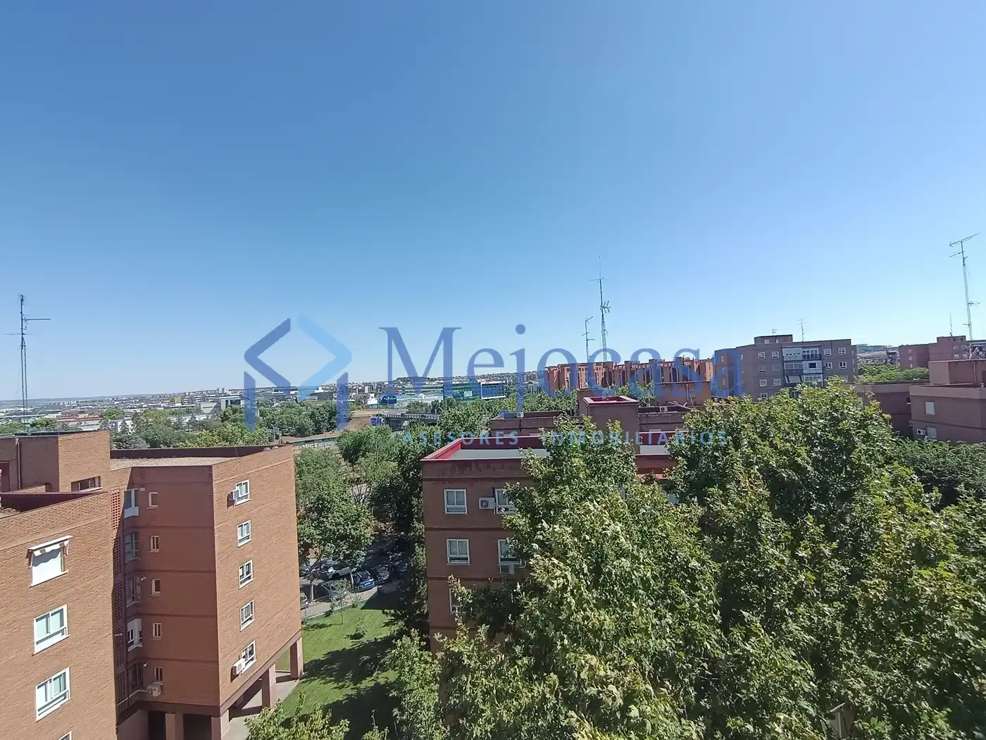 Vista exterior de Pis en venda en Madrid amb Calefacció, Parquet i Moblat